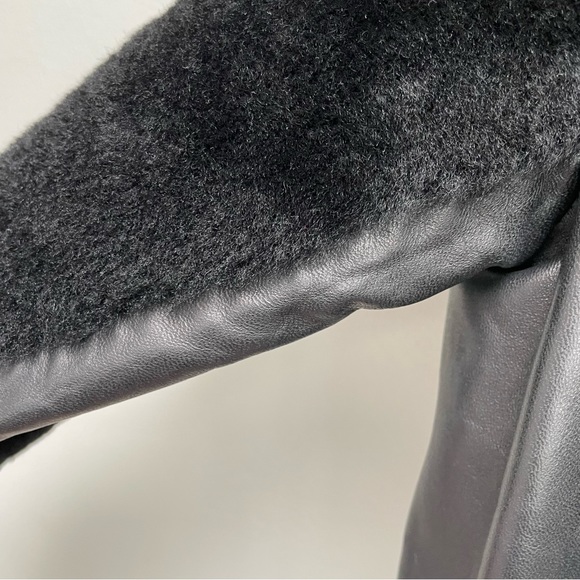 What goes around comes around leather shearling jacket size medium - Picture 5 of 9